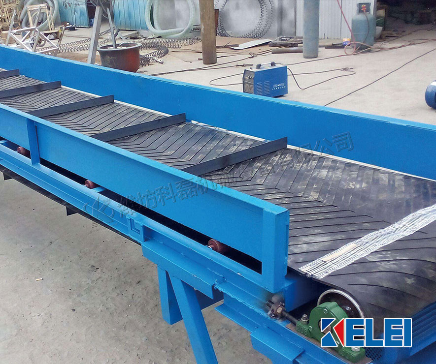 帶式(shì)輸送機(jī)