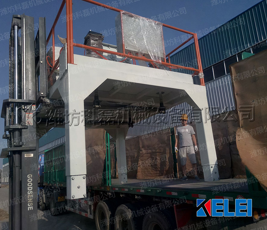 襄阳用裕(yù)橡胶制造(zao)有限公司(sī)(H5网站)噸袋(dài)包裝機發(fā)貨現場實(shi)拍 第1張