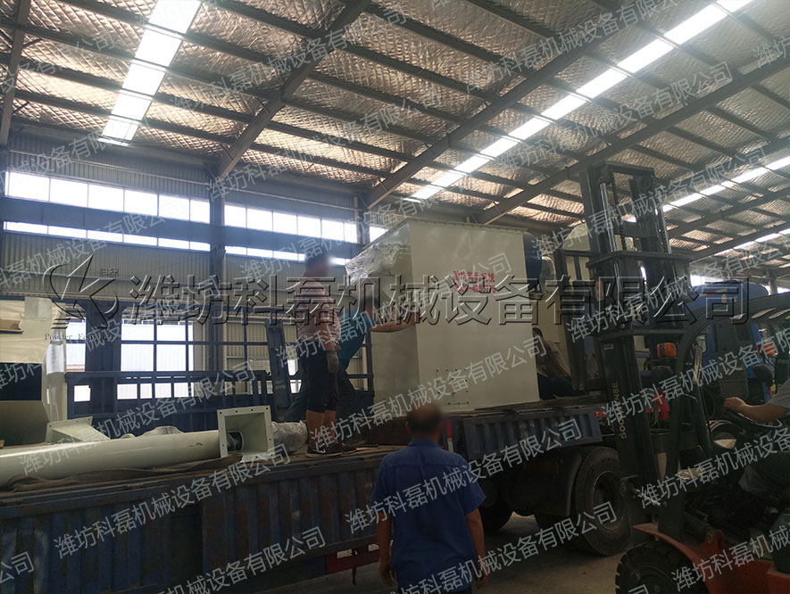 襄阳(yáng)用裕橡胶制造(zào)有限公司(H5网站(zhan))攪拌、輸送整套(tao)設備發貨實拍(pai) 螺旋輸送 絞龍(long) 料倉 攪拌站 第(dì)3張