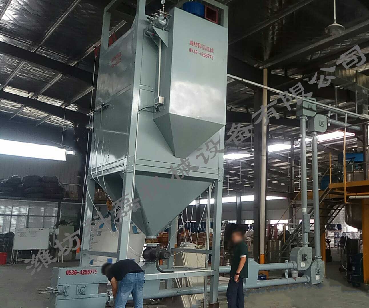 襄(xiāng)阳用裕橡胶(jiao)制造有限公(gōng)司(H5网站)管鏈(lian)輸送機噸袋(dài)拆包機使用(yòng)現場實拍 第(dì)1張