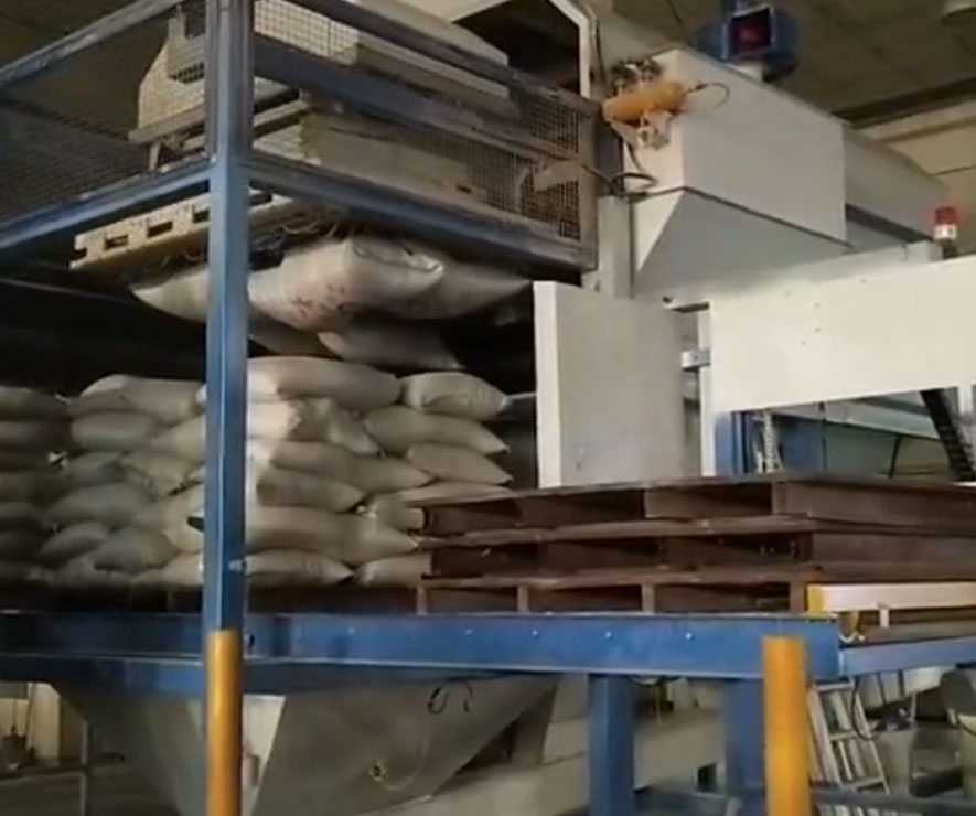 襄(xiang)阳用裕橡胶制(zhì)造有限公司(H5网(wang)站)自動拆垛機(ji)