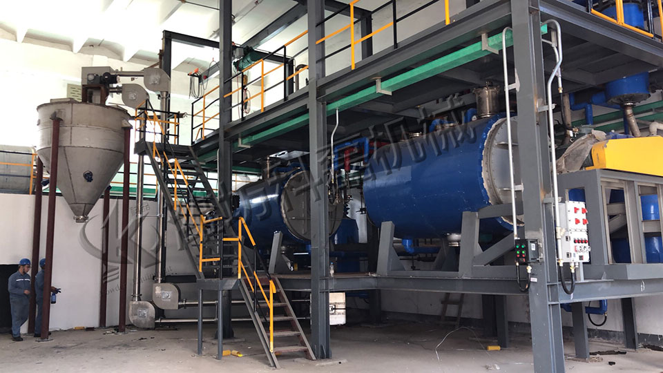 襄阳(yang)用裕橡胶制造(zao)有限公司(H5网站(zhàn))不鏽鋼管鏈輸(shū)送機客戶現場(chǎng)實拍 第2張