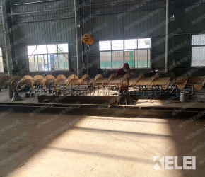 襄(xiāng)阳用裕橡胶(jiāo)制造有限公(gōng)司(H5网站)螺旋(xuán)輸送機絞龍(lóng)焊接車間